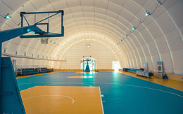 Inflatable building for basketball